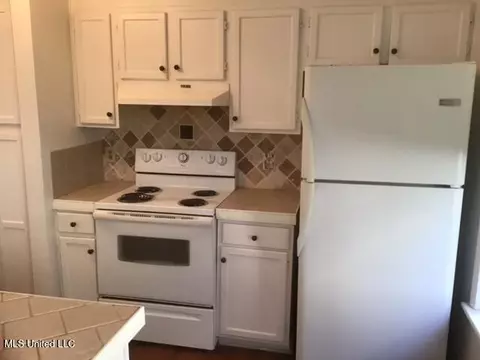 Kitchen - 147 A Cumberland Rd, Brandon, MS 39047 photo 4 of 5