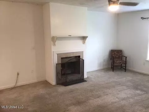 Living - 147 A Cumberland Rd, Brandon, MS 39047 photo 3 of 5
