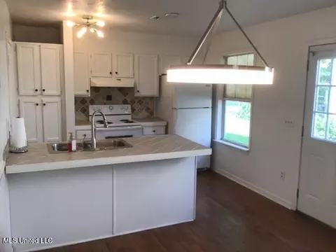 Kitchen - 147 A Cumberland Rd, Brandon, MS 39047 photo 2 of 5