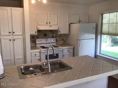 Kitchen - 147 A Cumberland Rd, Brandon, MS 39047 photo 5 of 5