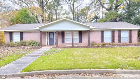 3304 Highland Dr, Vicksburg, MS 39180