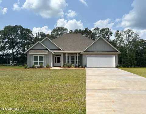 146 Firefly Dr, Lucedale, MS 39452
