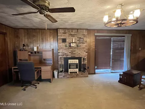 Living - 428 Williams Rd, Florence, MS 39073 photo 2 of 3