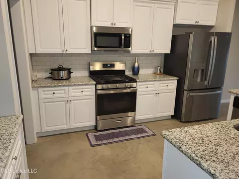 Kitchen - 120 Notting Hill Pl, Canton, MS 39046 photo 2 of 2