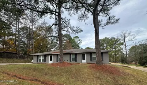 4921-23 Woodmont Dr, Jackson, MS 39206