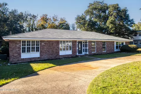 337 Oakridge Cir, Biloxi, MS 39531