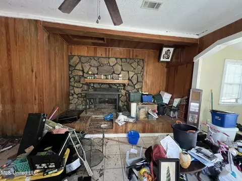 Living - 4812 Community Ave, Moss Point, MS 39563 photo 2 of 7