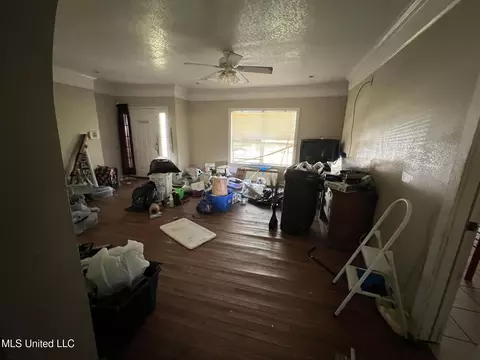 Living - 4812 Community Ave, Moss Point, MS 39563 photo 3 of 7