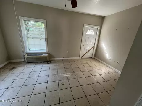 Living - 4812 Community Ave, Moss Point, MS 39563 photo 5 of 7