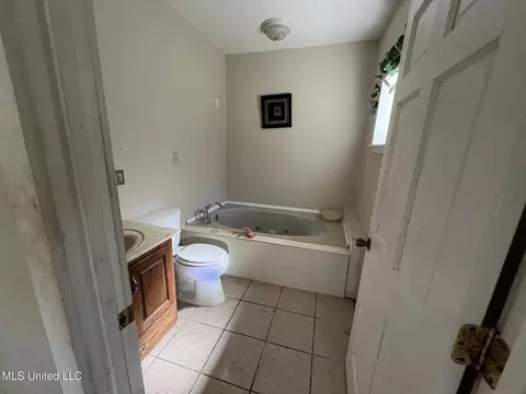 Bath - 4812 Community Ave, Moss Point, MS 39563 photo 5 of 5