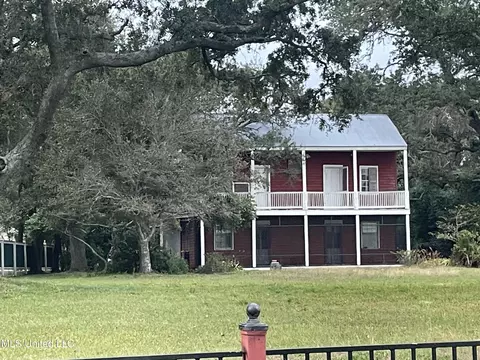 737 E Scenic Dr, Pass Christian, MS 39571