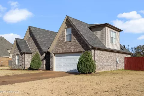 2736 Flora Lee Dr, Nesbit, MS 38651 photo 2
