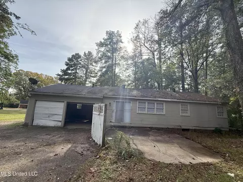 Exterior - 124 S Sunset Ter, Jackson, MS 39212 photo 2 of 4