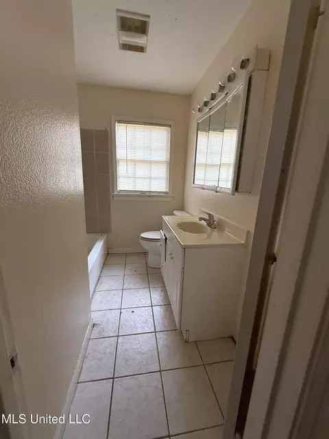 Bath - 124 S Sunset Ter, Jackson, MS 39212 photo 1 of 1