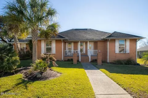 12464 Pinehurst Ct, Gulfport, MS 39503