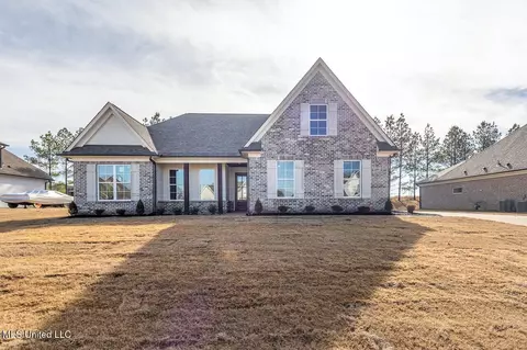 109 Garrett Dr, Batesville, MS 38606