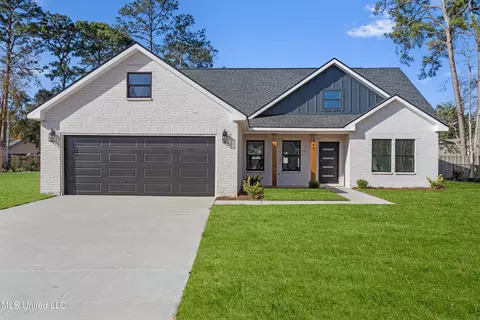 1346 Aubin Blvd, Gautier, MS 39553
