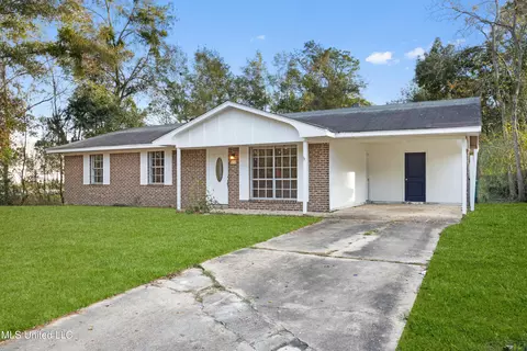13 Carl Dr, Gulfport, MS 39503