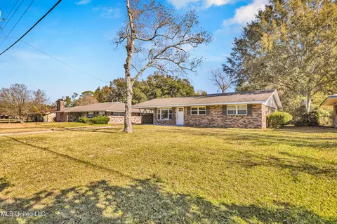 208 Saint Augustine Dr, Long Beach, MS 39560 photo 4
