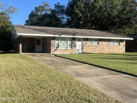 208 Saint Augustine Dr, Long Beach, MS 39560