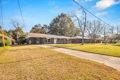 208 Saint Augustine Dr, Long Beach, MS 39560 photo 3