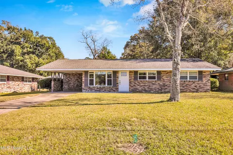 208 Saint Augustine Dr, Long Beach, MS 39560 photo 2