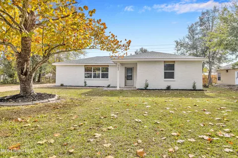 365 Cedar Dr, D'iberville, MS 39540