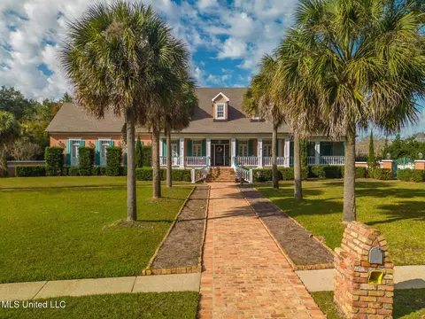 212 James Dr, Long Beach, MS 39560