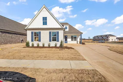 726 Coahoma Ct, Nesbit, MS 38651