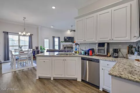209 Chartleigh Cir, Canton, MS 39046 photo 9
