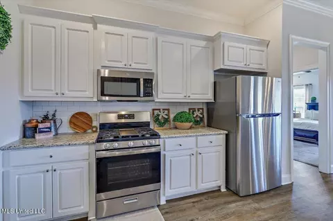 209 Chartleigh Cir, Canton, MS 39046 photo 12