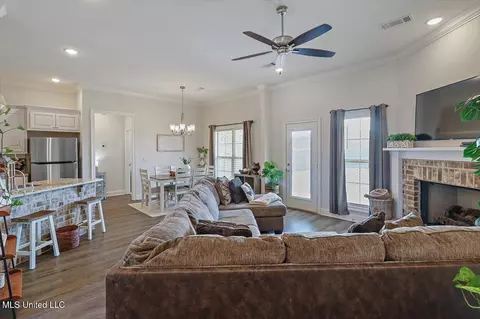 209 Chartleigh Cir, Canton, MS 39046 photo 6