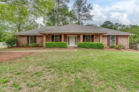 202 Woodrun Dr, Ridgeland, MS 39157