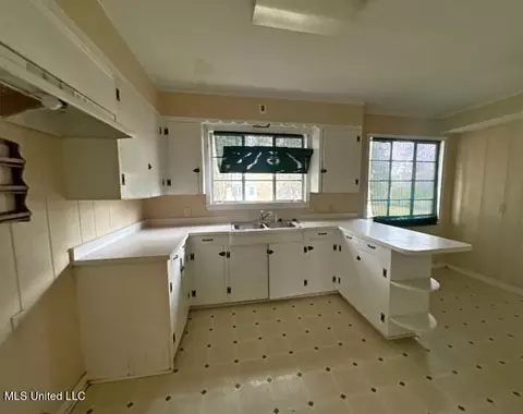 Kitchen - 957 Alta Vista Blvd, Jackson, MS 39209 photo 1 of 1