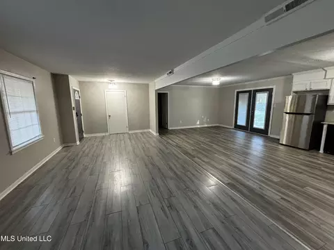 Living - 1249 Springdale Dr, Jackson, MS 39211 photo 2 of 2