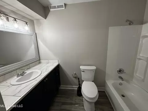 Bath - 1249 Springdale Dr, Jackson, MS 39211 photo 1 of 2