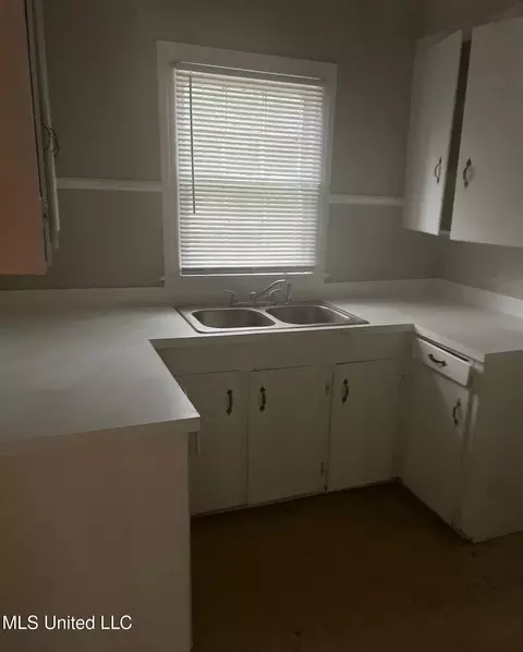 3158 Alameda Dr, Jackson, MS 39212 photo 3