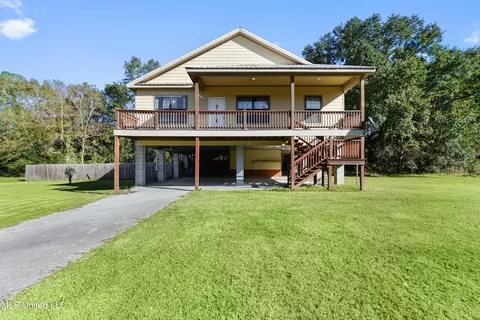 10160 Sadler Ln, D'iberville, MS 39540