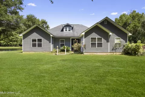 2440 Lloyds Ln, Vancleave, MS 39565