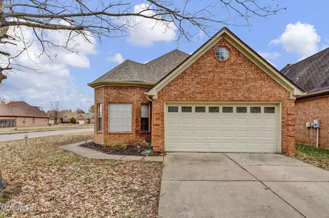 8310 Regal Bend Dr, Olive Branch, MS 38654