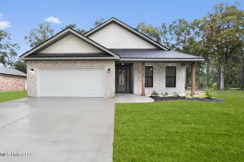3209 N 3rd St, Ocean Springs, MS 39564