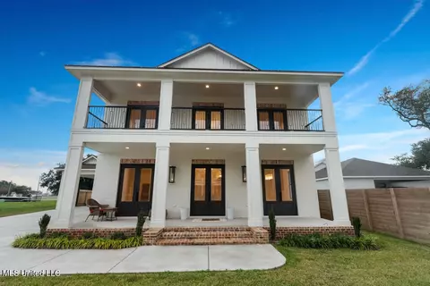 119 W 4th St, Long Beach, MS 39560