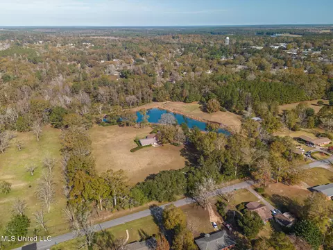 713 W Border Ave, Wiggins, MS 39577 photo 6