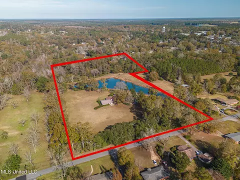 713 W Border Ave, Wiggins, MS 39577 photo 2