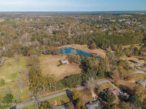 713 W Border Ave, Wiggins, MS 39577 photo 4