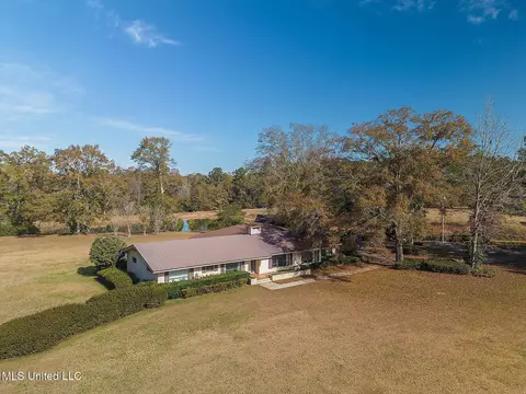 713 W Border Ave, Wiggins, MS 39577 photo 10