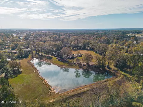713 W Border Ave, Wiggins, MS 39577 photo 3