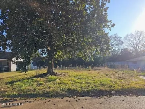 2351 Montebello Dr, Jackson, MS 39213