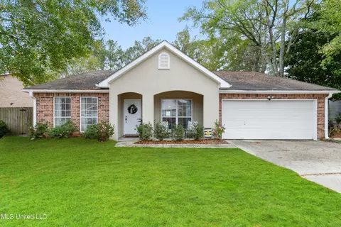 3612 Miles Ln, Ocean Springs, MS 39564