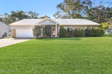 5614 Ahuawa Pl, Diamondhead, MS 39525